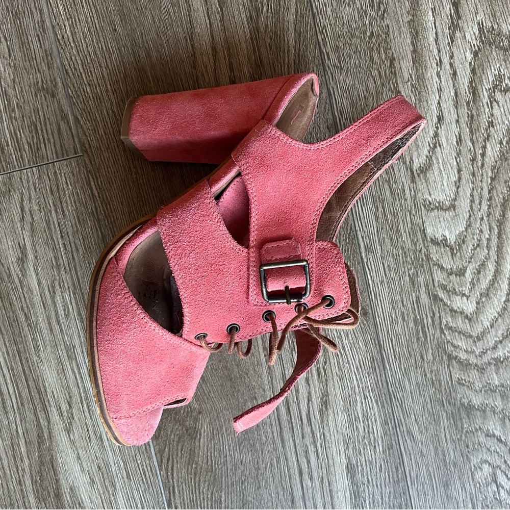 Suede Pink lace up heels. Made in Spain 4” size 39 so cute!